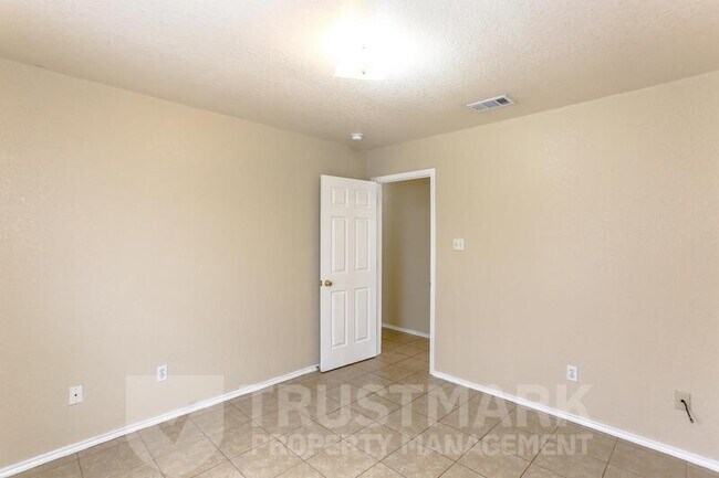 Building Photo - 4409 July Dr