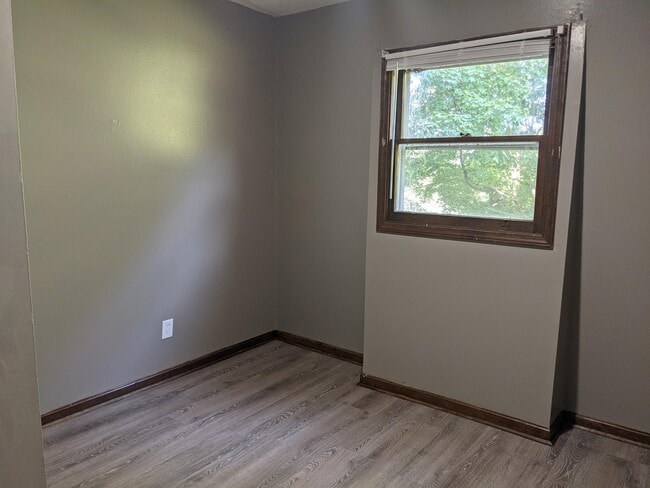 Building Photo - 1504 Colony Park Dr