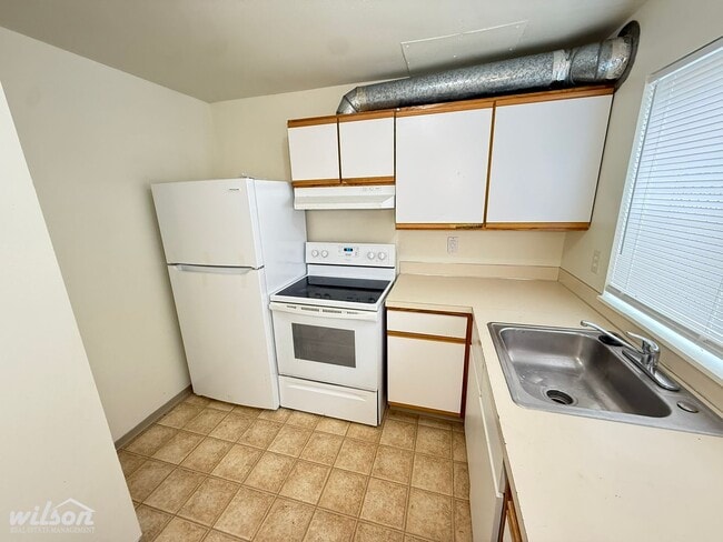 Building Photo - 630 N 5th Ave