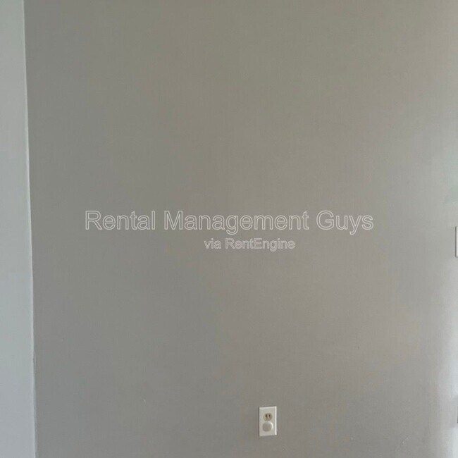 Building Photo - 2110 Fremont Ave N