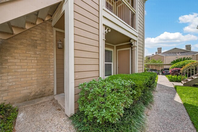 Building Photo - 1860 White Oak Dr
