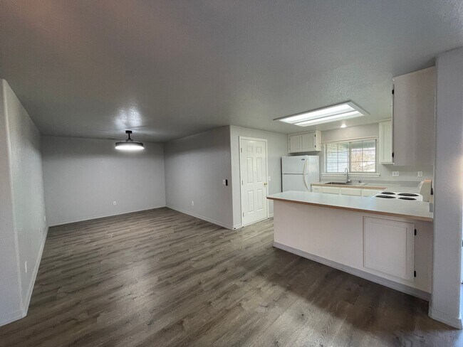 Building Photo - 1546-1548 Skyhawk Ridge