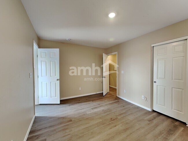 Building Photo - 8440 Walker Gardens Pl