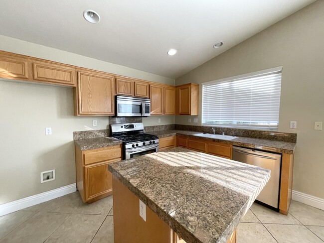 Building Photo - 79289 Paseo Del Rey