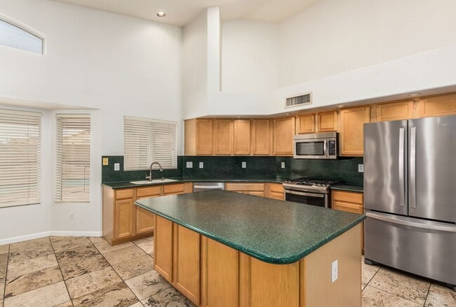Building Photo - New Listing in Avondale
