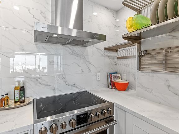 Building Photo - 565 Bellevue Ave