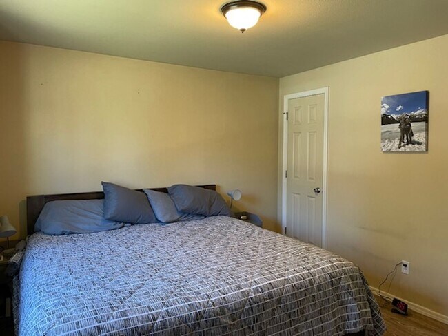 Building Photo - Cute Home in SW Bend