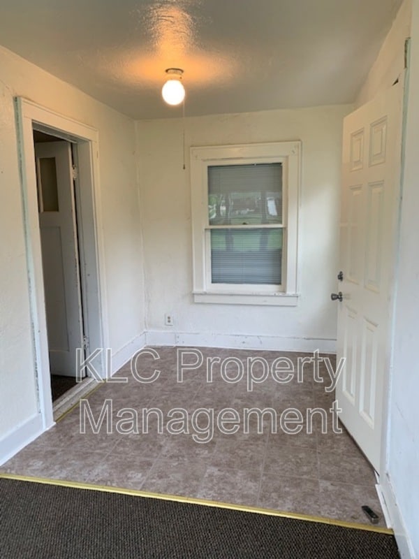 Building Photo - 411 E McKinley Ave