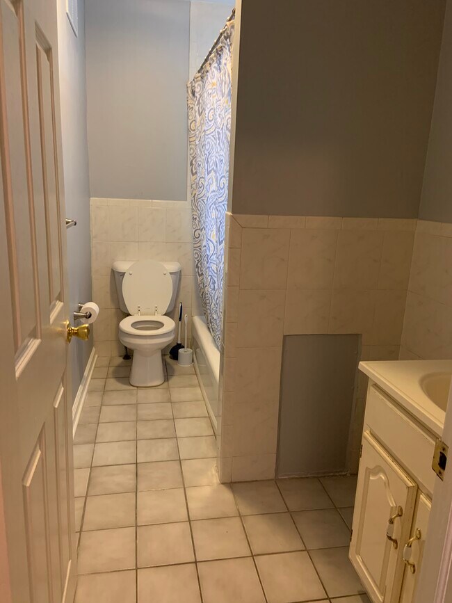 Full Bath - 1164 S 10th St