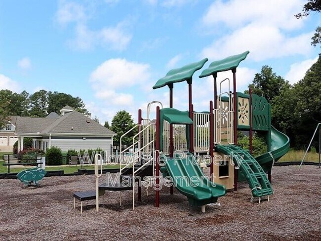 Building Photo - 717 Minerva Dale Dr