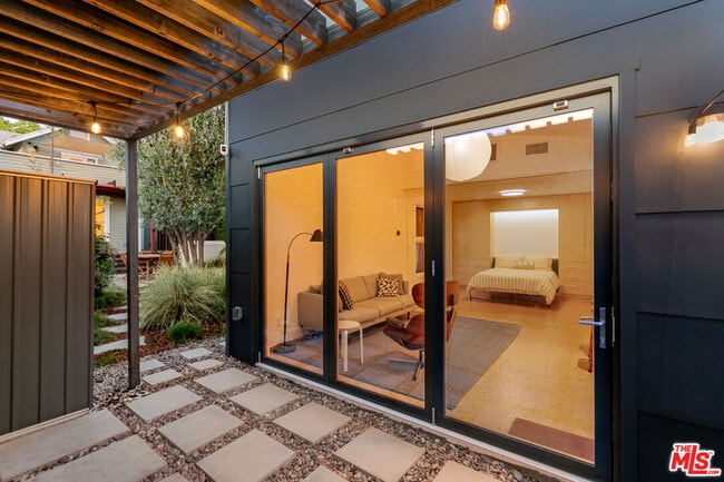 Building Photo - 5676 Hub St