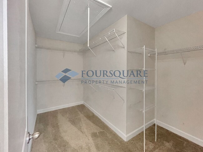 Building Photo - Spacious End-Unit Townhome with 2-Car Garage & Private Patio – Near Beaver Creek & Downtown Apex