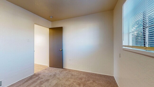 Building Photo - UPTOWN 3 Bedroom +Office  2 Bath with Garage