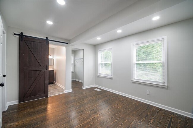 Building Photo - 2137 Delowe Dr
