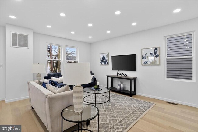 Building Photo - 2932 Yost Pl NE