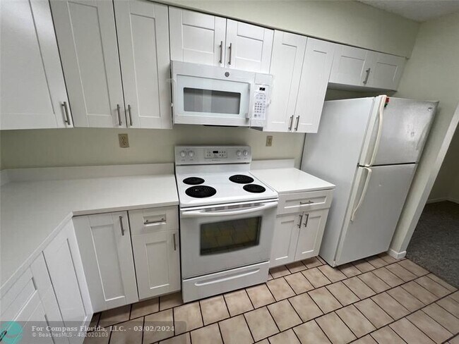 Building Photo - 8166 NW 15th Manor