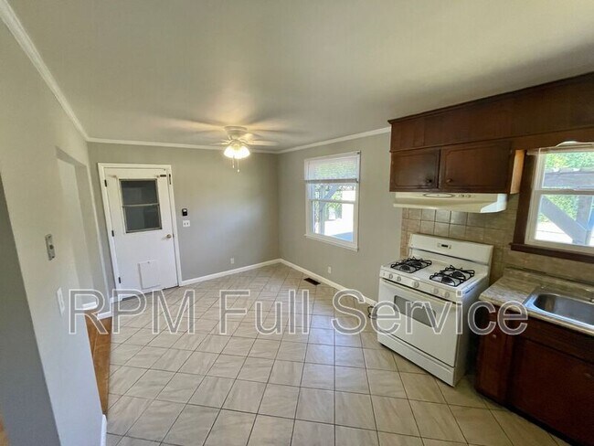 Building Photo - 465 Clearwater Dr