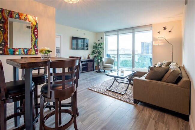 Building Photo - 347 N New River Dr E