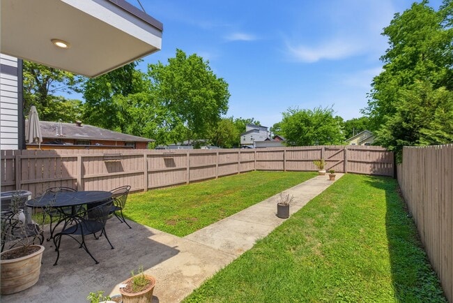 Building Photo - 1608 16th Ave N