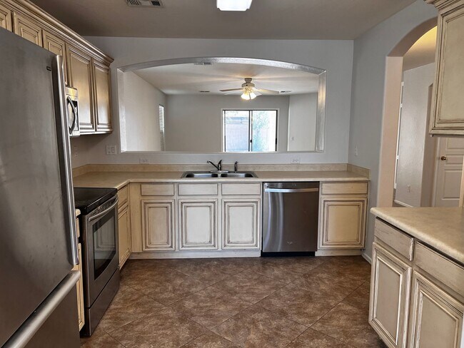 Building Photo - Gilbert 3 Bed and 2 Bath Home