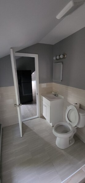 Building Photo - 130 Edgewood St