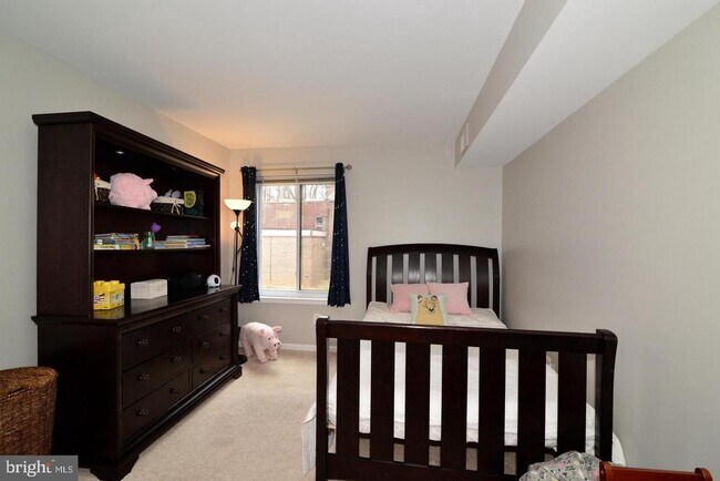 Building Photo - 9735 Kings Crown Ct