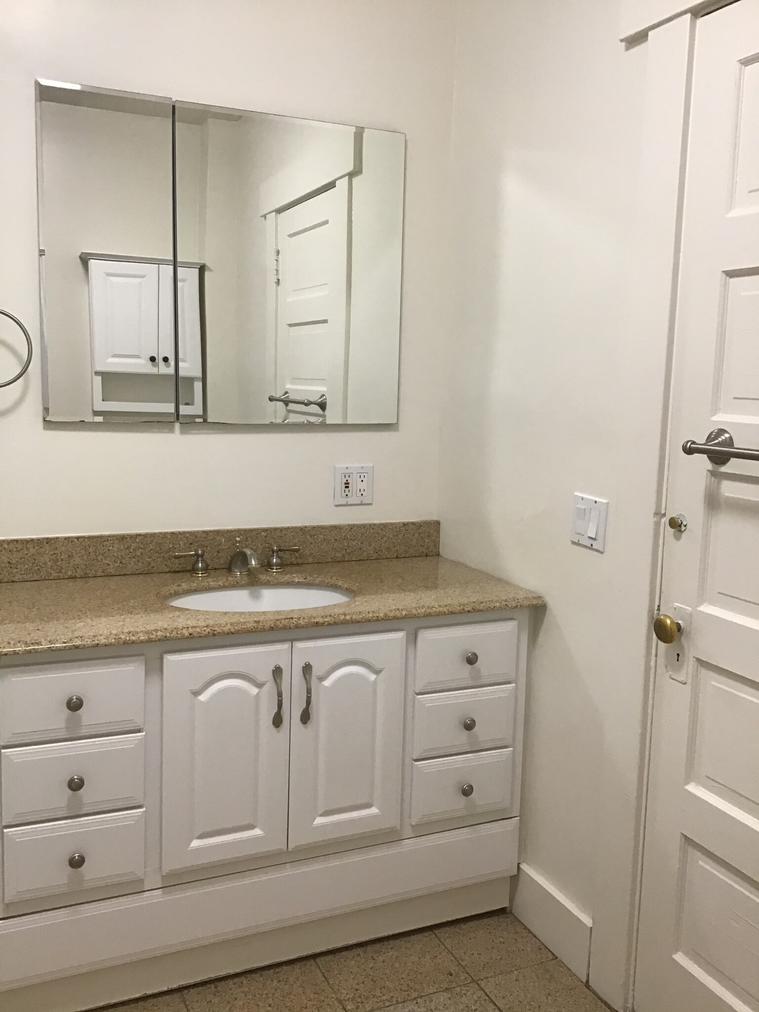 First floor bathroom - 535 Prescott St