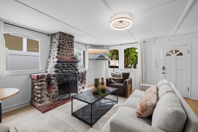 Building Photo - 344 Bonair St