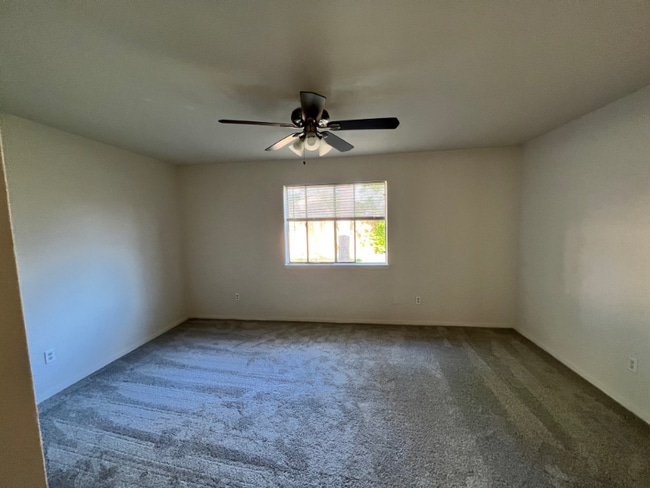 Building Photo - 1505 Larchmont Dr