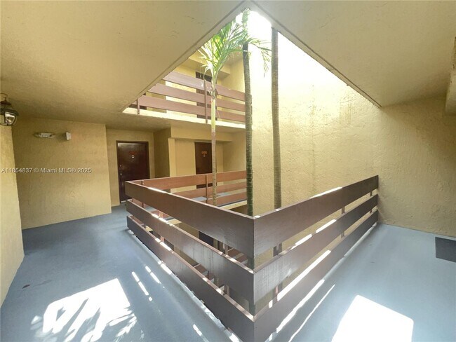 Building Photo - 9255 SW 125th Ave
