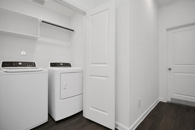 Building Photo - 11807 Kinlough Dr