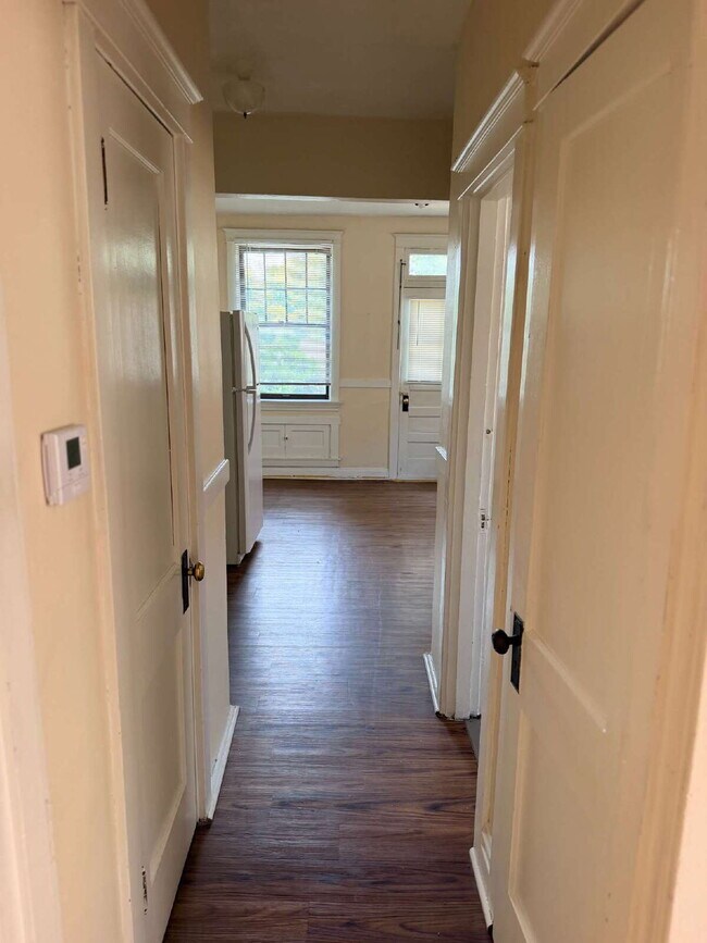 Building Photo - ** MOVE IN SPECIAL** Historic South City Living