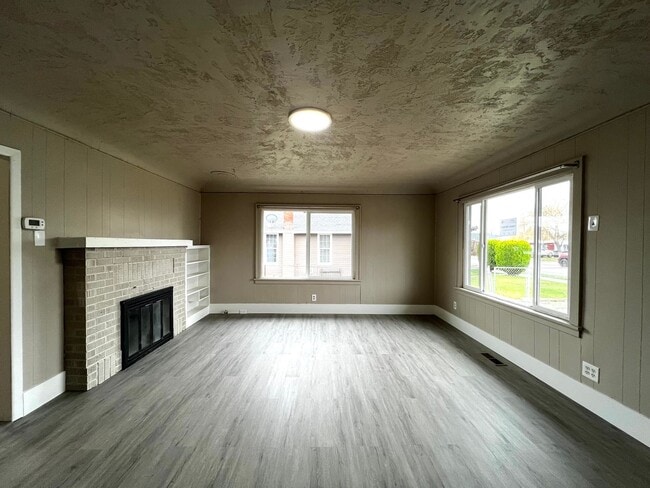 Building Photo - 1013 S 9th Ave