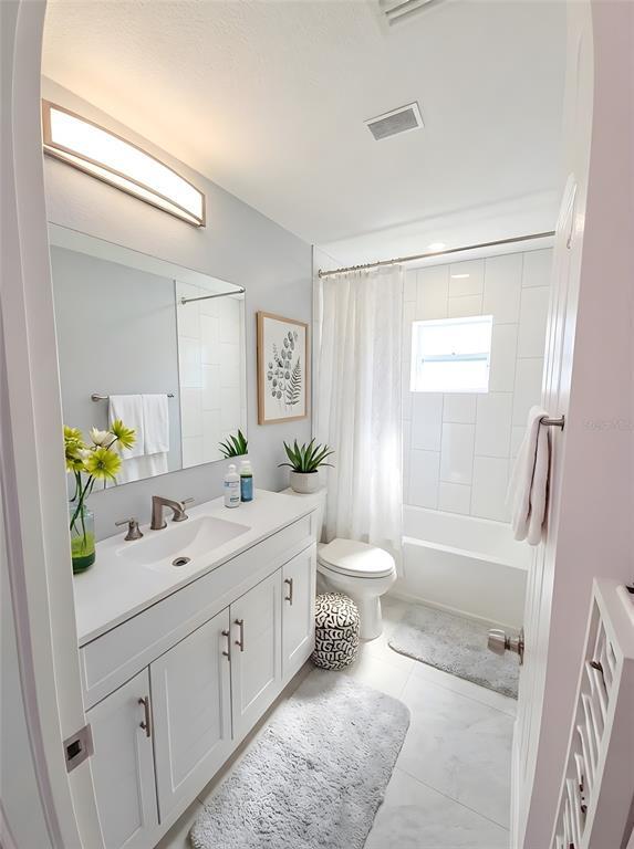 Building Photo - 2941 Shore Dr