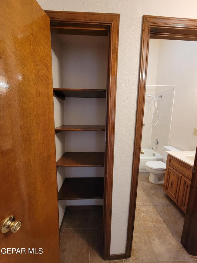 Building Photo - 11340 Lake Nasser Dr