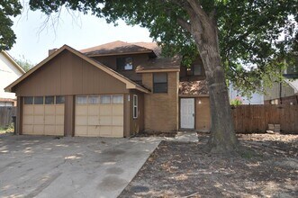 Building Photo - Spacious 4-Bedroom, 2-Bathroom Townhome in...