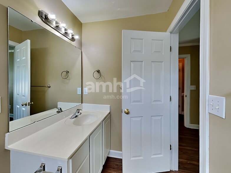 Building Photo - 101 Tyler Gate Ln