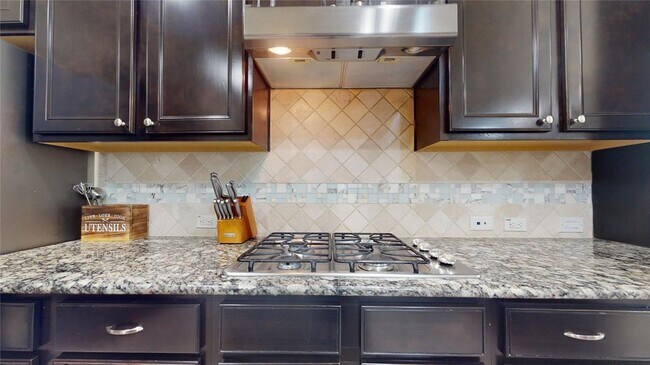 Building Photo - 28511 Pleasant Forest Dr