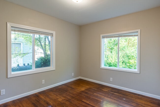 Building Photo - 1353 Bissell St