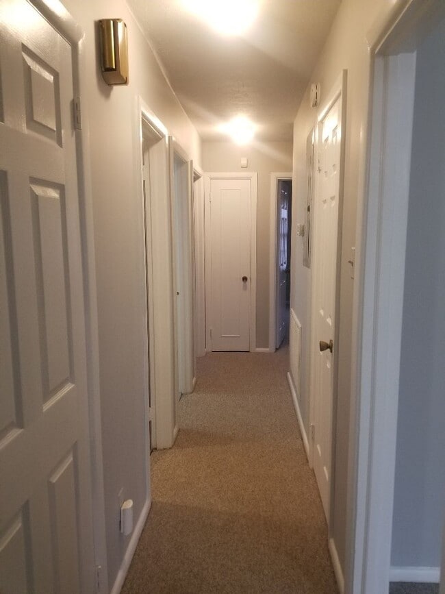 Building Photo - 1804 Saxon St