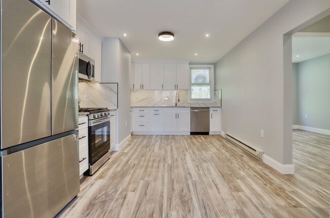 Building Photo - 237 Whiton St