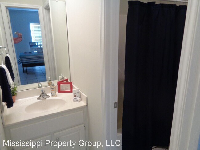 Building Photo - 3 br, 3 bath House - 1602 Jackson Avenue W...