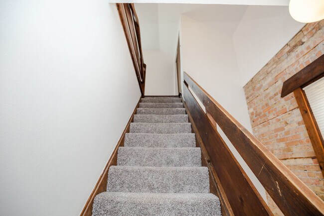 Building Photo - 1257 W Belden Ave