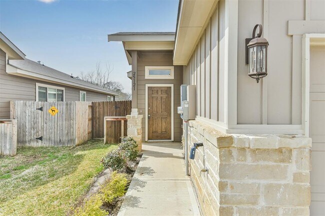 Building Photo - 25129 Pacific Wren Dr