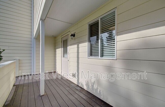 Building Photo - 13216 NE Salmon Creek Ave