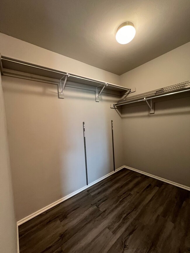 Building Photo - $500 OFF FIRST MONTHS RENT! Home with abov...