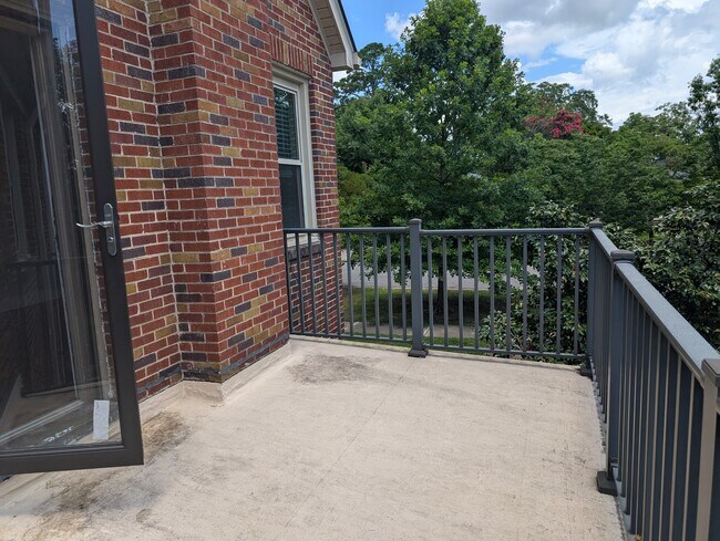 Building Photo - 2730 Blossom St