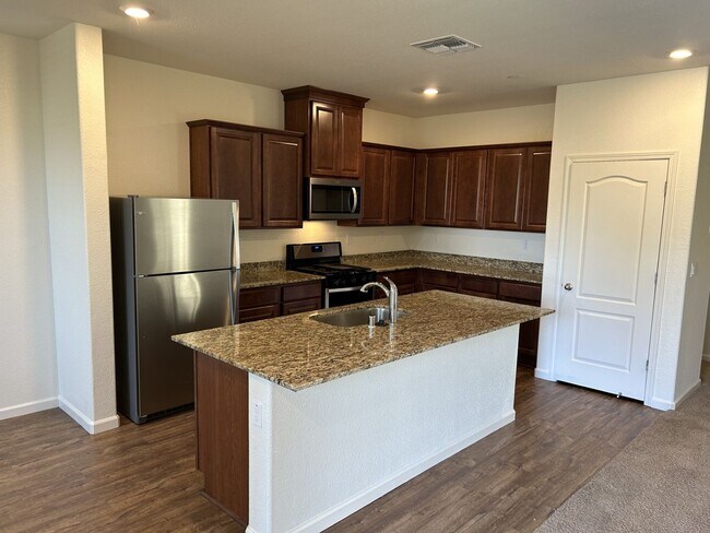 Building Photo - 4 Bedroom Home with His and Hers Closets in Weston Ranch, Gated Community!