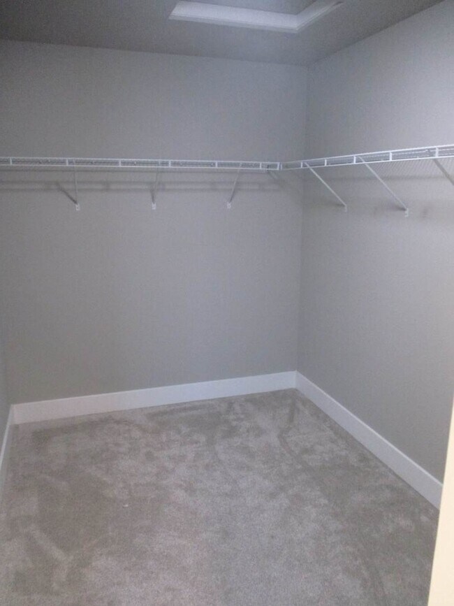 Building Photo - 4 Bedroom 2.5 Bathroom Harbor Hills Home