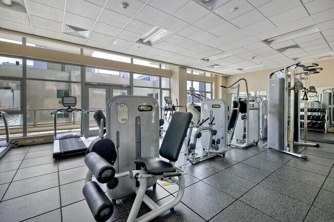 Building Photo - San Diego VIEW UNIT! Downtown  Gaslamp Quarter Three Weeks FREE Furnished  Studio -Available NOW!